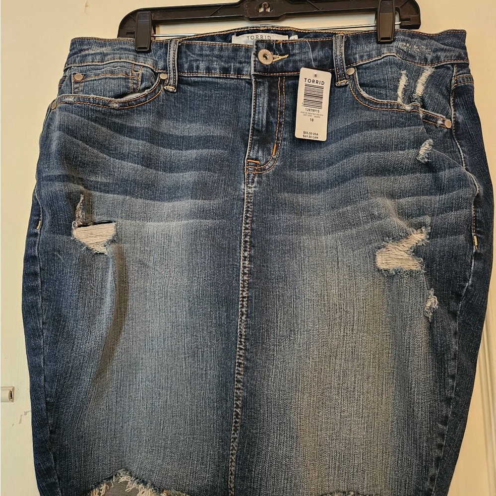 Torrid Dark Wash Distressed Denim Mini Skirt - NWT - Size 18